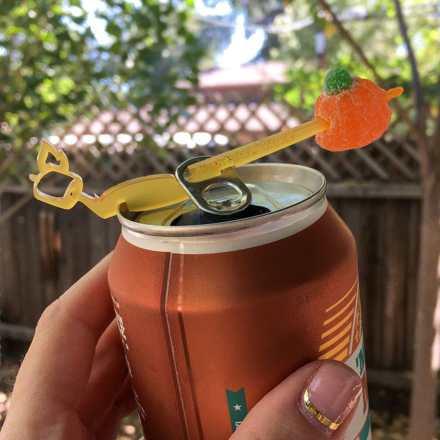 'Smores themed drink marker for cans - the Swizzly™ a patented drink marker plus garnish for canned drinks